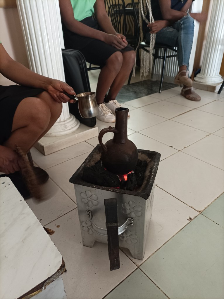 Priprema kave na tradicionalnom kuhalu.